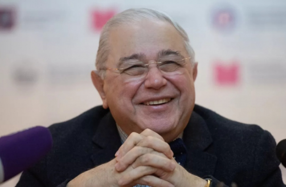 Евгений Петросян показал, как жонглирует его подросший сын Ваган